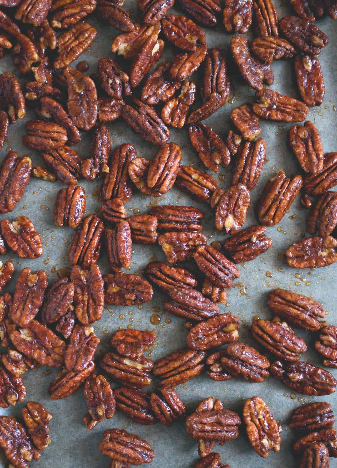 Garam Masala Roasted Pecans - healthy delicious sweet & savory snack. I love this recipe! It's easy to make with only a couple ingredients. Awesome on salads too! | thehealthfulideas.com