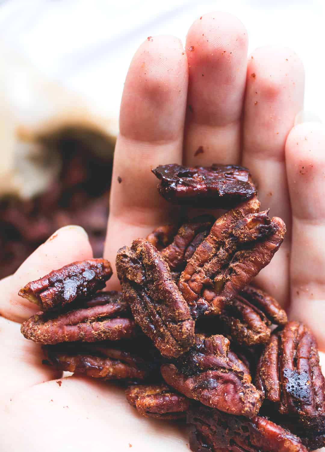 Garam Masala Roasted Pecans - healthy delicious sweet & savory snack. I love this recipe! It's easy to make with only a couple ingredients. Awesome on salads too! | thehealthfulideas.com