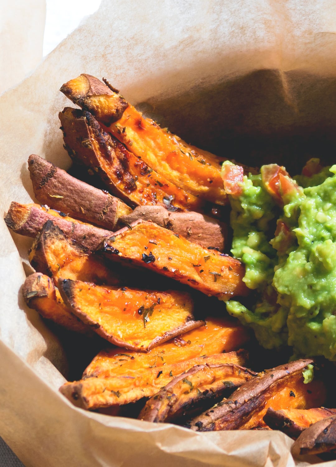Sweet Potato Fries with Guacamole - delicious side dish, snack or main course! I love this recipe. Sweet potato fries are so delicious and actually good for you! | thehealthfulideas.com