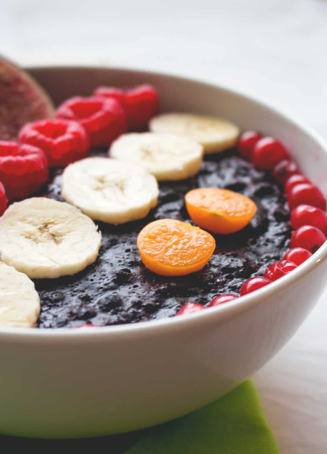 Cherry Blueberry Oatmeal with Acai - blueberries, cherries, and acai create such a delicious combination, you won't believe you aren't eating a dessert! Vegan and gluten free recipe. | thehealthfulideas.com