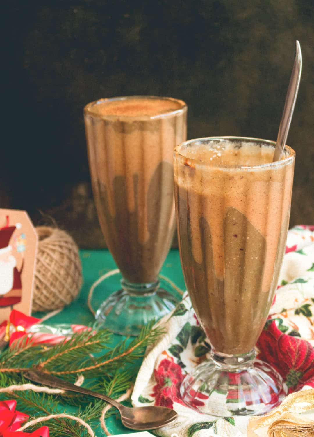 Chocolate Cherry Green Smoothie - delicious smoothie recipe that's great on any day of the week during the holidays! Creamy, sweet, satisfying, and extra chocolatey. | thehealthfulideas.com