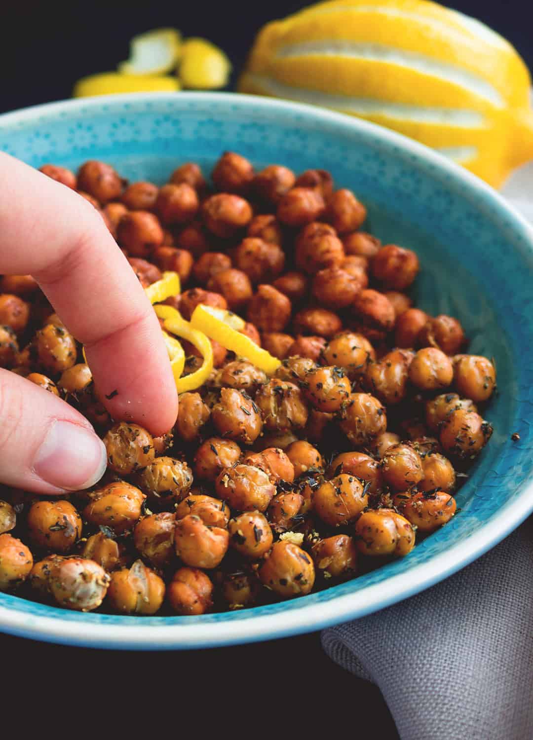 Crunchy Chickpeas 2 ways - healthy snack full of protein! You won't believe how easy it is to make! Full of amazing nurturing ingredients, you'll never eat store bought salty snacks again! Vegan, GF | thehealthfulideas.com