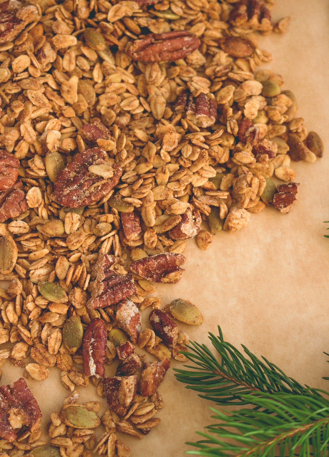 Gingerbread Granola - delicious and healthy alternative to store bought granola that's usually full of sugar. I love this recipe! Gingerbread flavored granola is heavenly, it's the ultimate Christmas snack. | thehealthfulideas.com