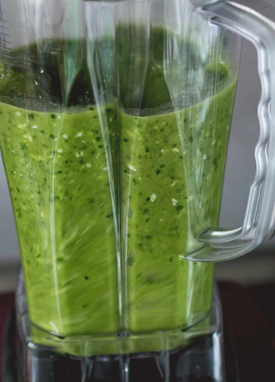 Baobab Mango Green Smoothie - delicious refreshing breakfast recipe with only a couple ingredients. I love this smoothie! It's tangy, it's sweet, it's satysfying and really good for you! | thehealthfulideas.com