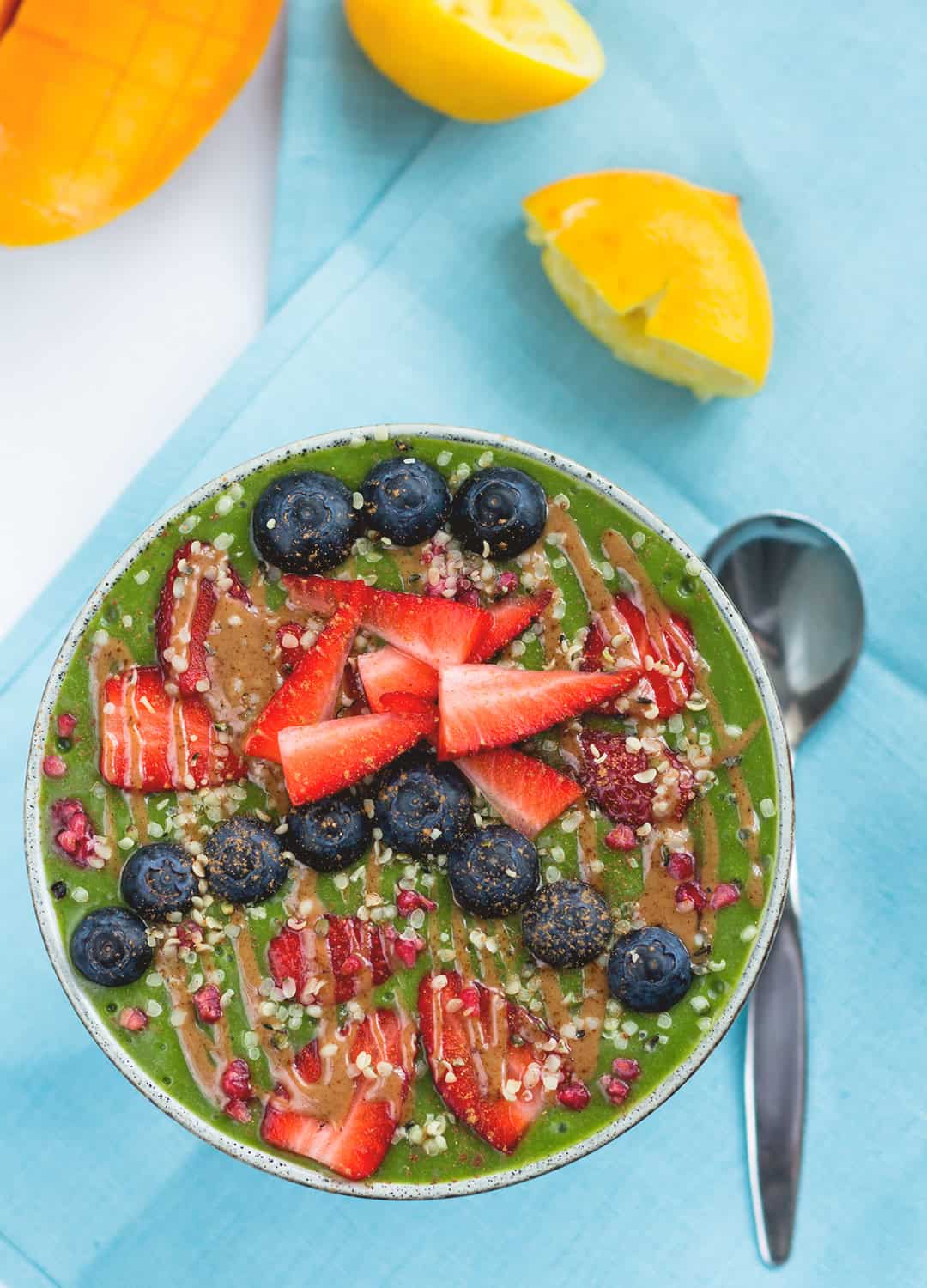 Baobab Mango Green Smoothie - delicious refreshing breakfast recipe with only a couple ingredients. I love this smoothie! It's tangy, it's sweet, it's satysfying and really good for you! | thehealthfulideas.com