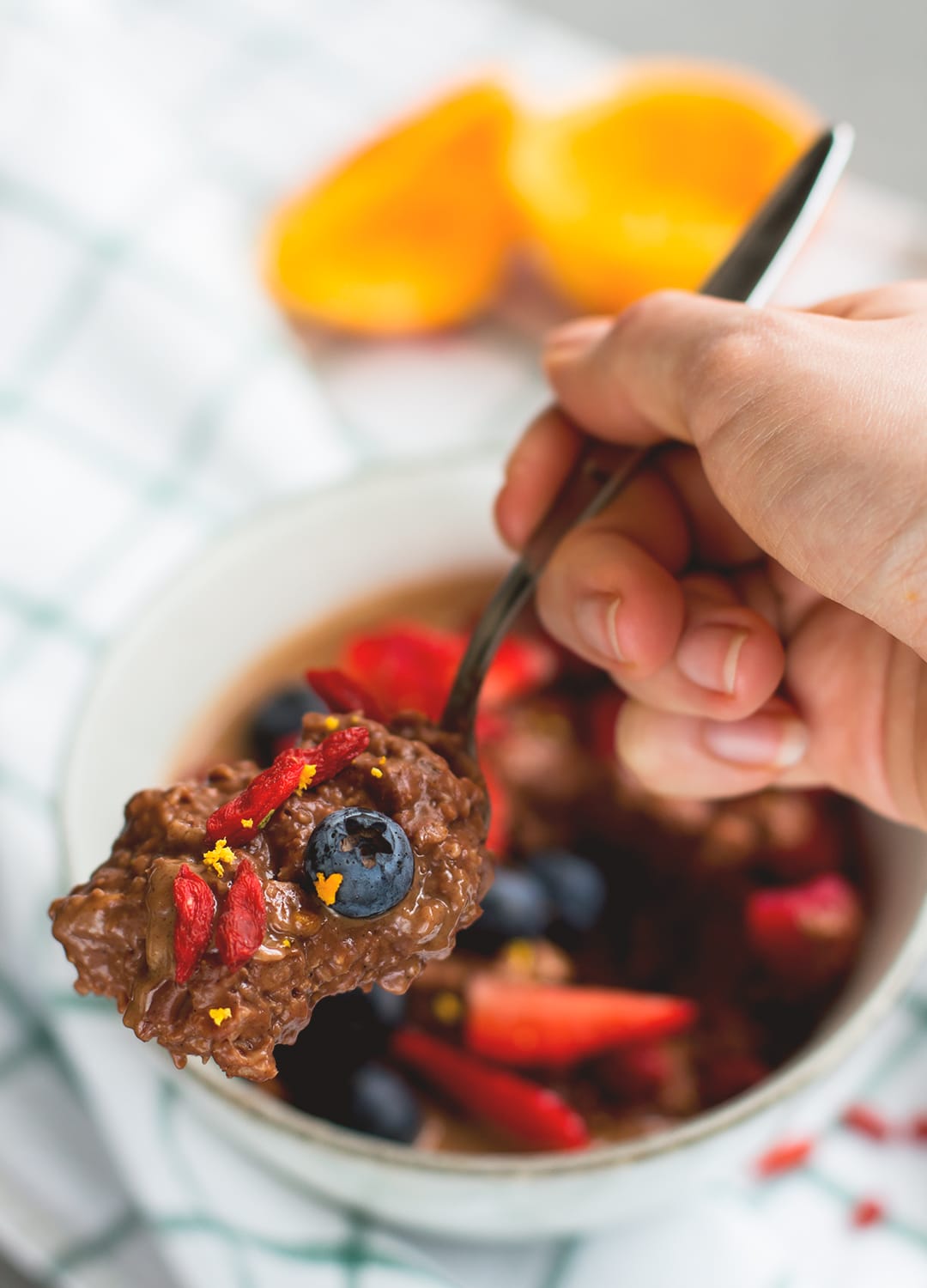Chocolate Oatmeal with Orange Zest - delicious chocolatey oatmeal recipes that's easy to make and really tasty! I love the orange chocolate combiniation! This literally tastes like a dessert. Vegan, gluten-free, and good for you! | thehealthfulideas.com 