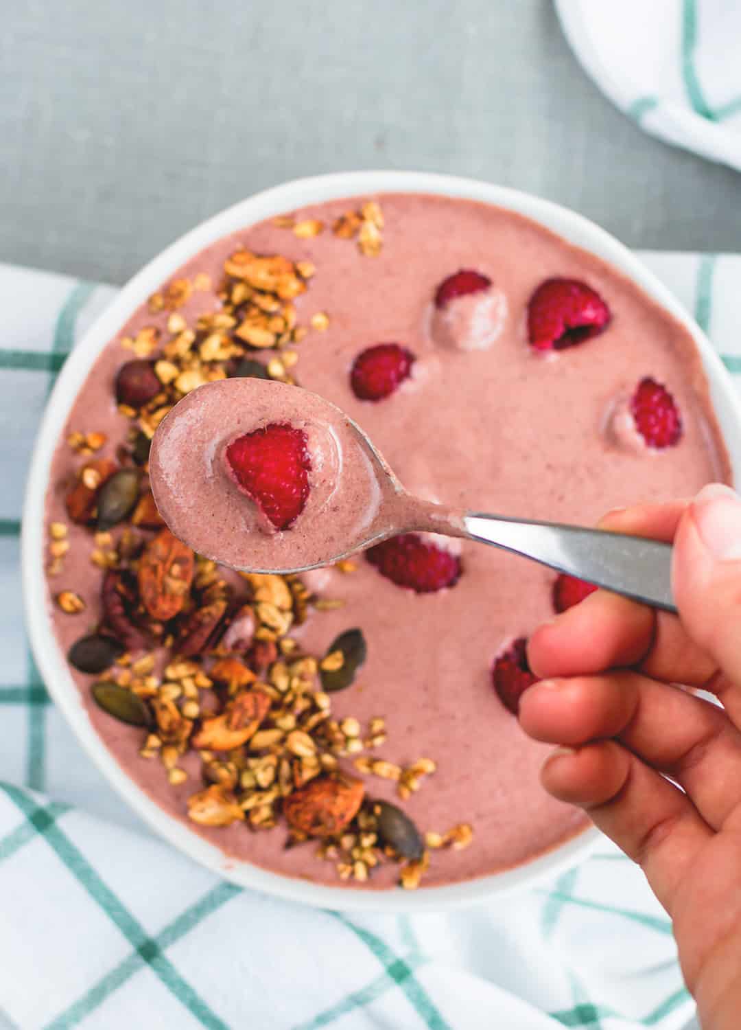 Raw Sour Cherry Chocolate Buckwheat Porridge - delicious chocolatey raw porridge full of vitamins and minerals. I love this recipes, it's my favorite this spring! Creamy, satysfying, fruity, and so good for you! | thehealthfulideas.com