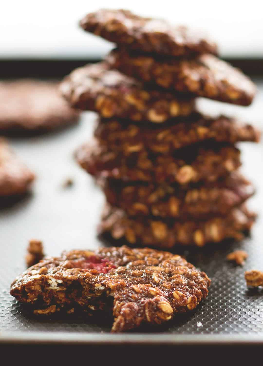 Strawberry Coconut Sugar Cookies - delicious vegan summer cookies. We love this recipe! They're chewy, sweet, full of strawberry flavor and absolutely heavenly. Gluten-free, vegan, and without any processed sugar. | thehealthfulideas.com