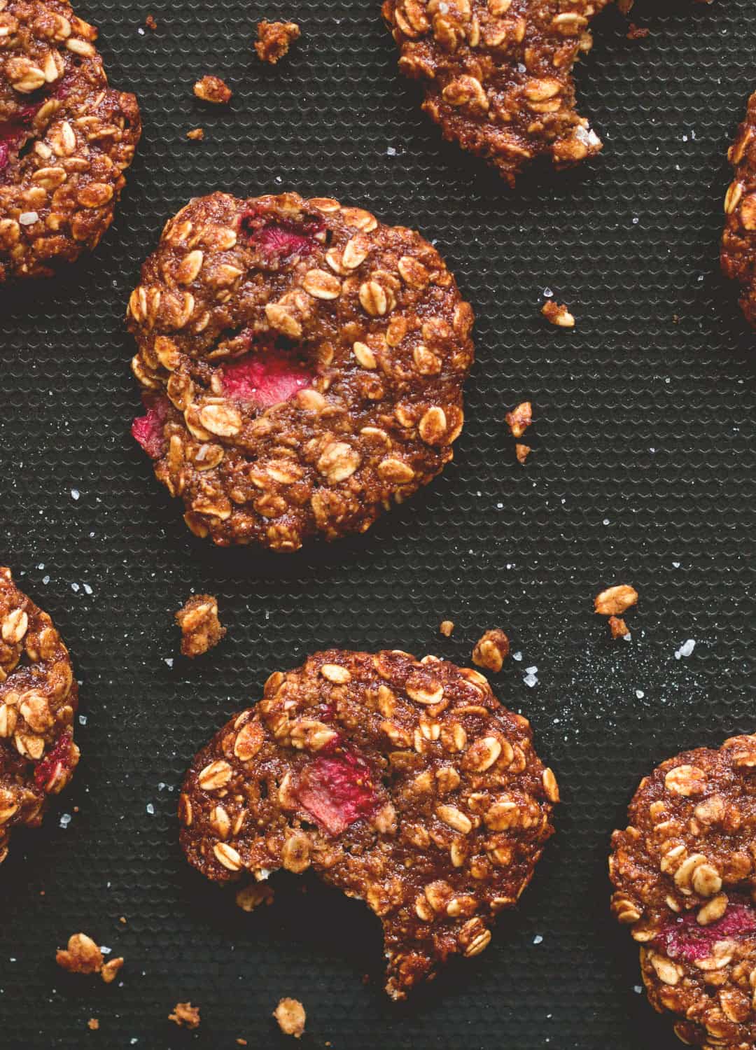 Strawberry Coconut Sugar Cookies - delicious vegan summer cookies. We love this recipe! They're chewy, sweet, full of strawberry flavor and absolutely heavenly. Gluten-free, vegan, and without any processed sugar. | thehealthfulideas.com