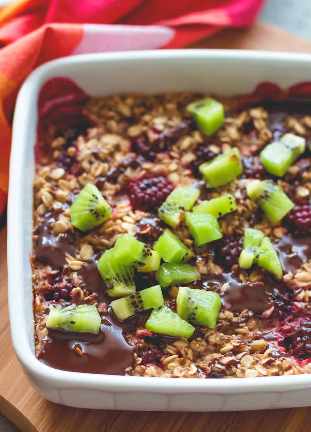 Blackberry Baked Oatmeal - 30 minutes and only 5 ingredients! Oats, almond milk, blackberries, maple syrup, cinnamon, and 2 optional add-ins. We LOVE this recipe! Easy & delicious. | thehealthfulideas.com