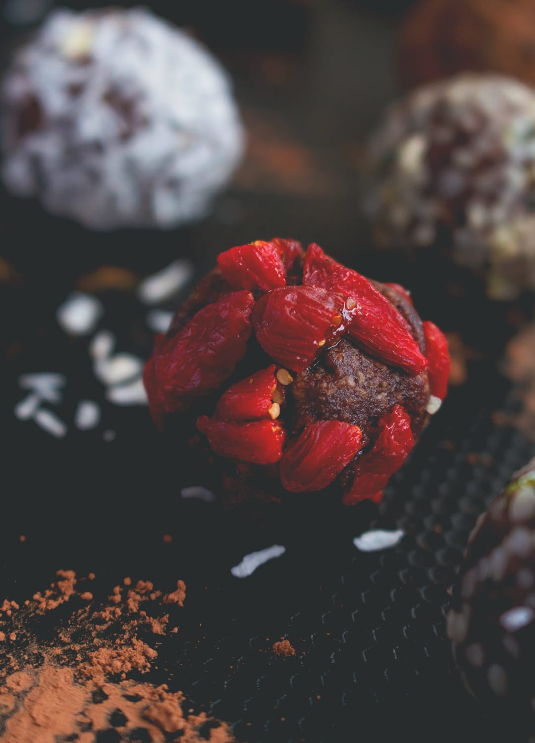 Chocolate Hazelnut Bites - sweet and chocolatey bliss balls, delicious any time of the year. A perfect snack for busy days. Vegan and absolutely heavenly! | thehealthfulideas.com