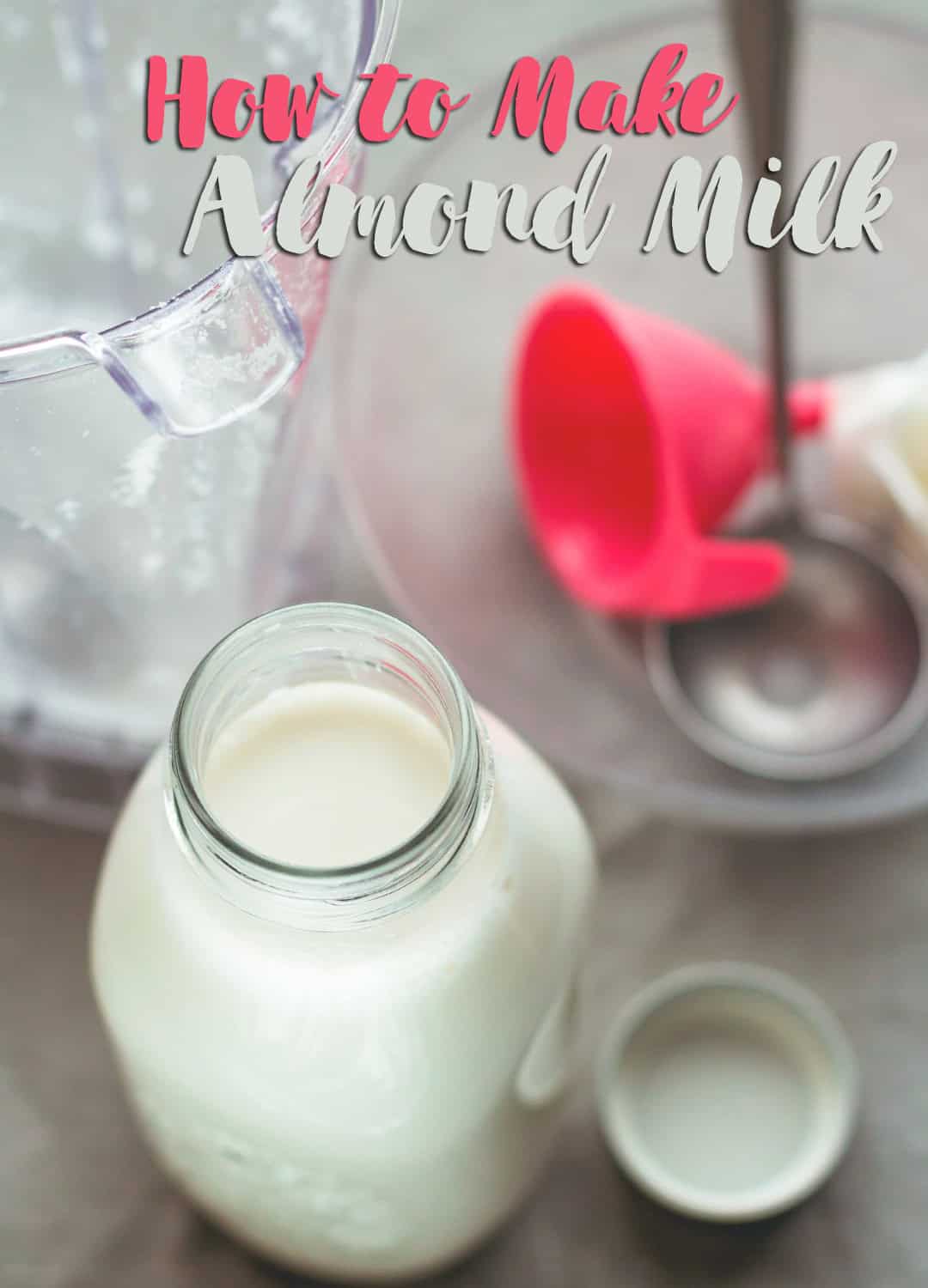 How to Make Almond Milk? Try this quick & EASY recipe, you'll love it! So delicious! | thehealthfulideas.com