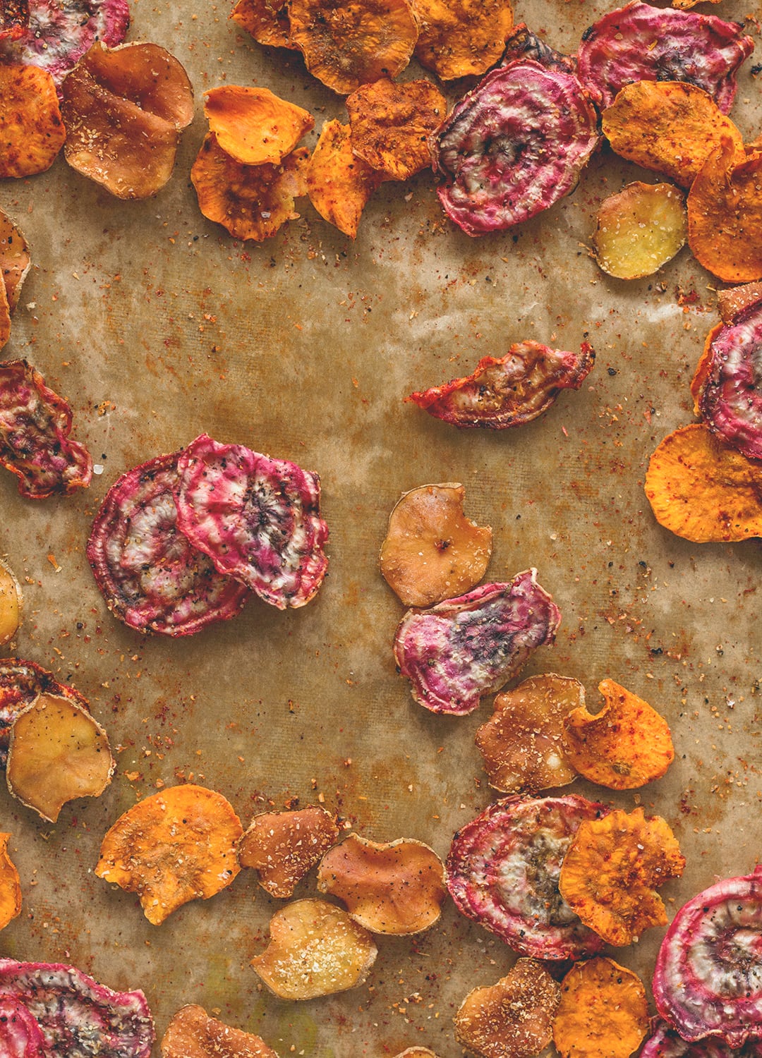 Oven Baked Veggie Chips - red, yellow, and pink beets, sweet potatoes, and some regular potatoes is all you need! Plus your favorite seasoning. You'll absolutely love these. Crunchy & delicious. | thehealthfulideas.com