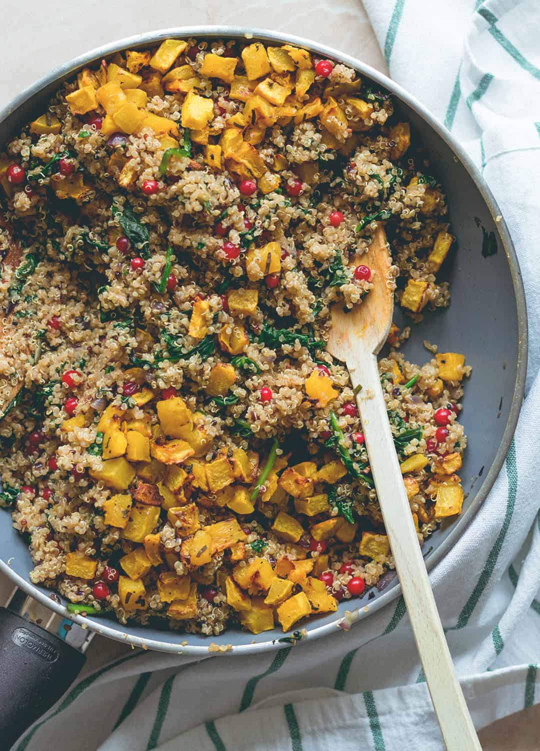 Quinoa Stuffed Bell Peppers with Butternut Squash, Cranberries, and sage (vegan, GF) I totally love this recipe! Perfect for fall, comforting, hearty, and filling. | thehealthfulideas.com