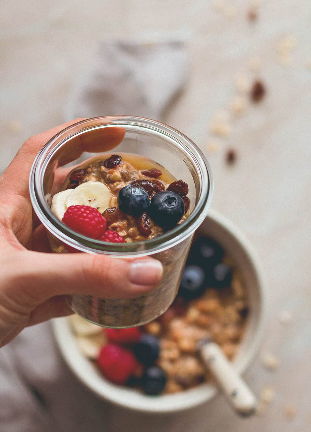 Apricot Ginger Overnight Oats - these are so easy to make and really delicious. The PERFECT breakfast for a busy day! (vegan, GF) | thehealthfulideas.com