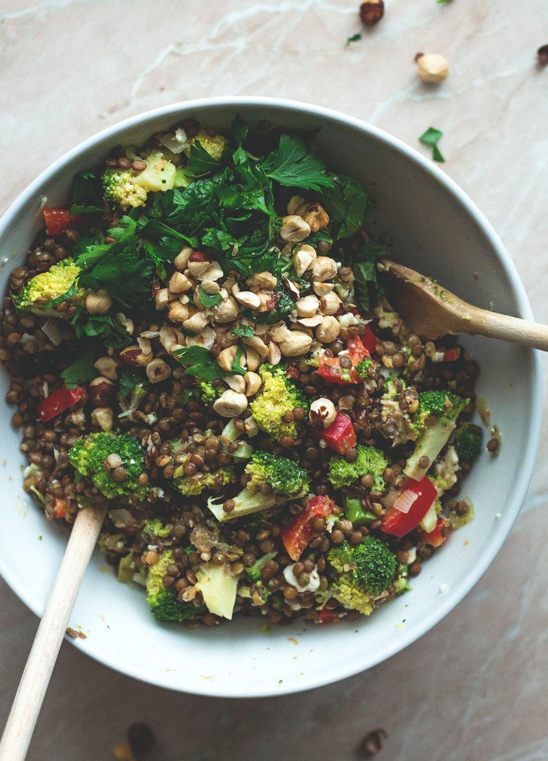 French Lentil Broccoli Salad (vegan, GF) - you totally have to try this delicious salad recipe! It's fresh, it's full of flavor and absolutely scrumptious! | recipe by @healthfulideas thehealthfulideas.com
