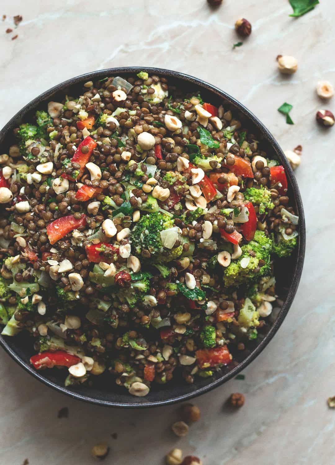 French Lentil Broccoli Salad (vegan, GF) - you totally have to try this delicious salad recipe! It's fresh, it's full of flavor and absolutely scrumptious! | recipe by @healthfulideas thehealthfulideas.com