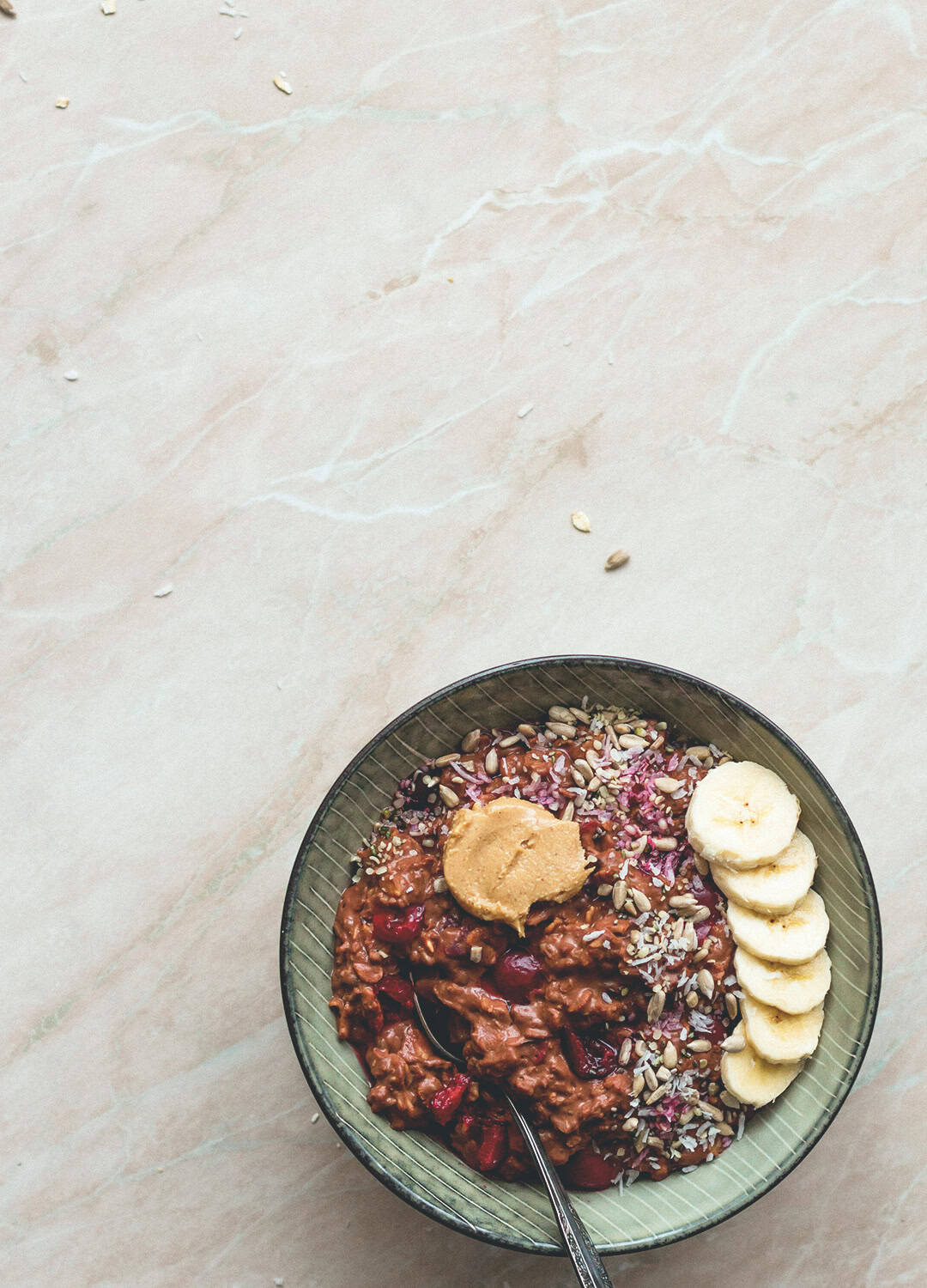 Sour Cherry Chocolate Oatmeal - this oatmeal is creamy, decadent, and chocolatey. It's like having dessert for breakfast, you'll love this recipe. Simply, easy to make & delicious. | thehealthfulideas.com