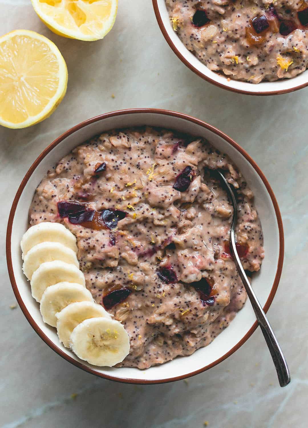 Plum Poppy Seed Oatmeal (vegan, gluten-free) - this oatmeal is really easy to make and it's the perfect healthy breakfast to fuel you through the day! Plums, oats, almond milk, poppy seeds, and a few spices. YUM! | thehealthfulideas.com