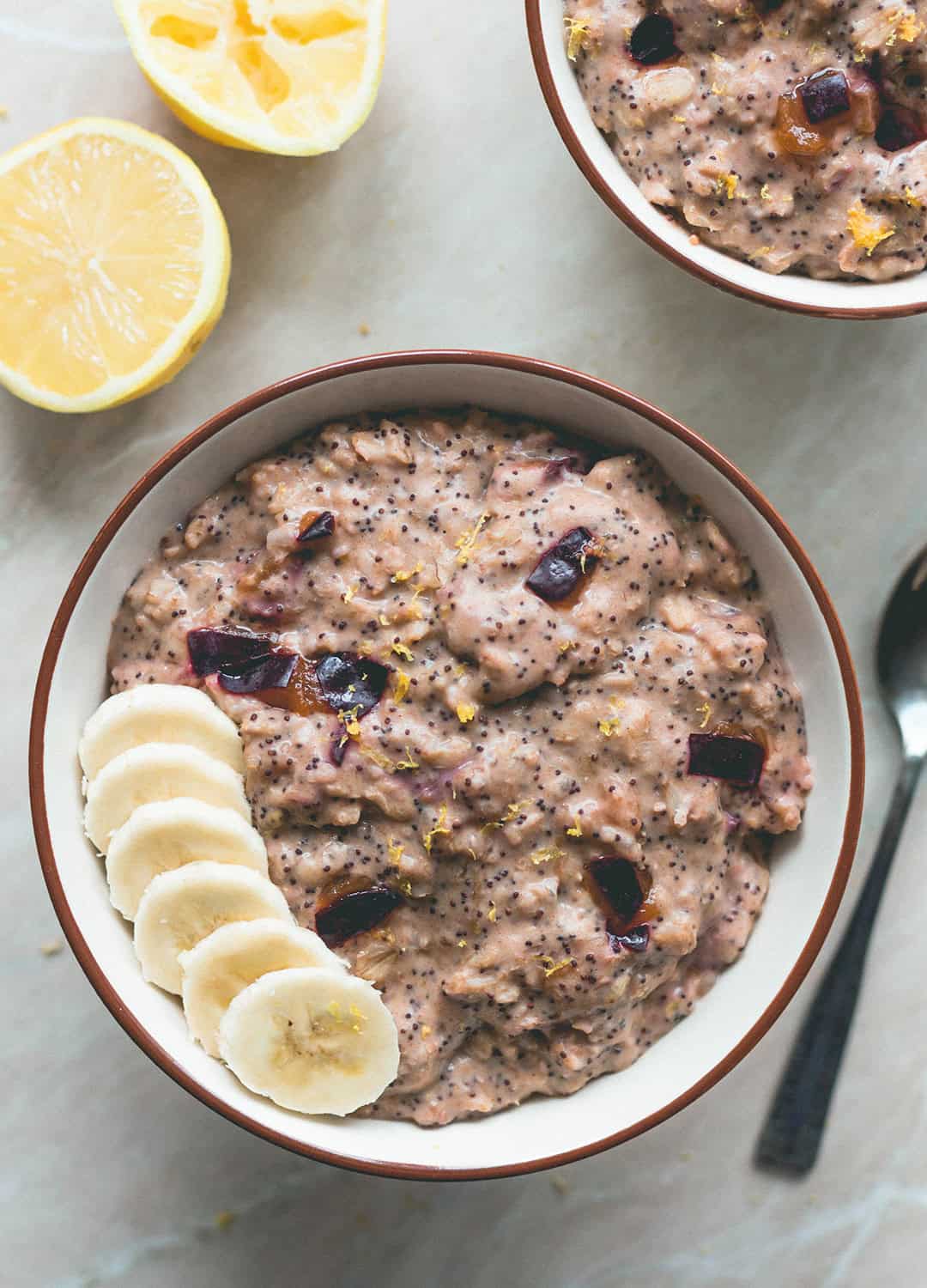 Plum Poppy Seed Oatmeal (vegan, gluten-free) - this oatmeal is really easy to make and it's the perfect healthy breakfast to fuel you through the day! Plums, oats, almond milk, poppy seeds, and a few spices. YUM! | thehealthfulideas.com