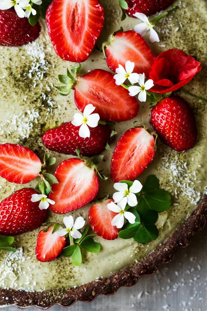 20 Vegan Early Summer Recipes You Will Love - early summer is the perfect time for delicious recipes with asparagus, strawberries, rhubarb, cherries, sour cherries, radishes, peas, and more! | thehealthfulideas.com