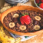 Chocolate Maca Baked Oatmeal - delicious nutirious baked oatmeal recipe you'r going to love! Full of superfoods, really tasty, and easy to make! | thehealthfulideas.com