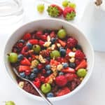 Raspberry Chia Overnight Oats with Acai - the best breakfast to start your day right. Full of raspberries, cacao, acai, and chia seeds. YUM! We love this recipe!| thehealthfulideas.com