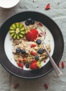 Baobab Orange Chia Pudding - easy summer tropical breakfast for when you're on the go. I LOVE this chia pudding. Chia seeds, orange juice, baobab, almond milk, and a ton of toppings! | thehealthfulideas.com