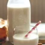 How to Make Almond Milk? Try this quick & EASY recipe, you'll love it! So delicious! | thehealthfulideas.com