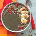 Goji Schizandra Green Smoothie - a green smoothie that actually tastes good! Full of antioxidants and all things health. I love this smoothie recipe and you will too! | thehealthfulideas.com