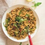 Sundried Tomato Pesto Pasta (vegan, gluten-free) - brown rice pasta, sundried tomatoes, roasted chili, basil, toasted pine nuts, garlic, and arugula. I love this pesto, it's SO delicious! | thehealthfulideas.com