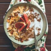Gingerbread Quinoa Porridge with Toasted Coconut Flakes - vegan GF, and absolutely delicious. The PERFECT Christmas festive porridge! Creamy, spiced to perfection, sweet, satisfying, hearty, and filling. | thehealthfulideas.com