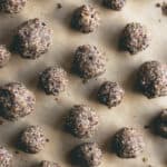 Cranberry Maca Baobab Energy Bites (raw vegan) - these energy balls are PACKED with superfoods and nutrients! Sweet, tangy, and delicious! | thehealthfulideas.com