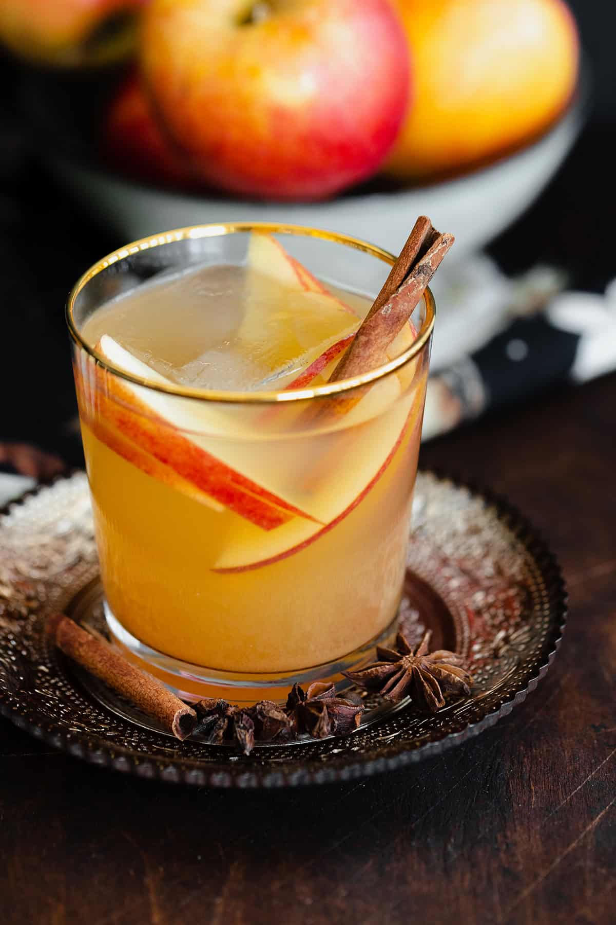 Spiced Rum Apple Cider Cocktail - The Healthful Ideas