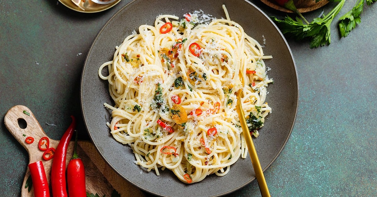 Spaghetti Aglio Olio e Peperoncino - The Healthful Ideas