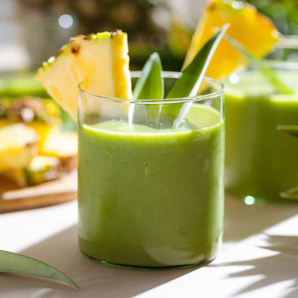 Pineapple and Spinach Smoothie - The Healthful Ideas